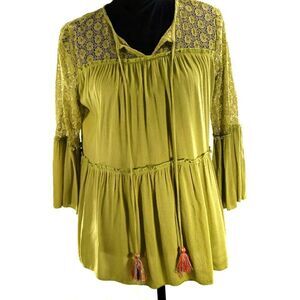 NWT Umgee USA Kiwi Boho Top Lace Crochet Shoulders Bell Sleeve Pullover Size S